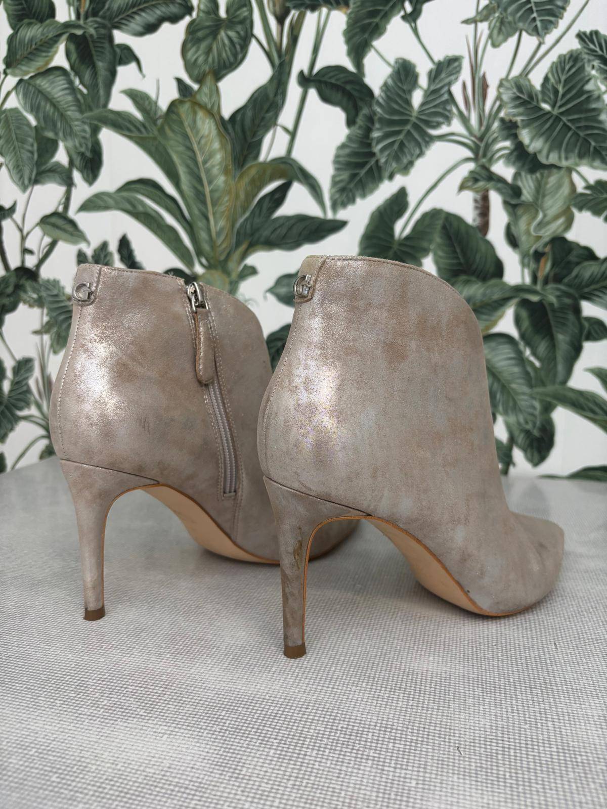 GUESS Schuhe 39 Beige