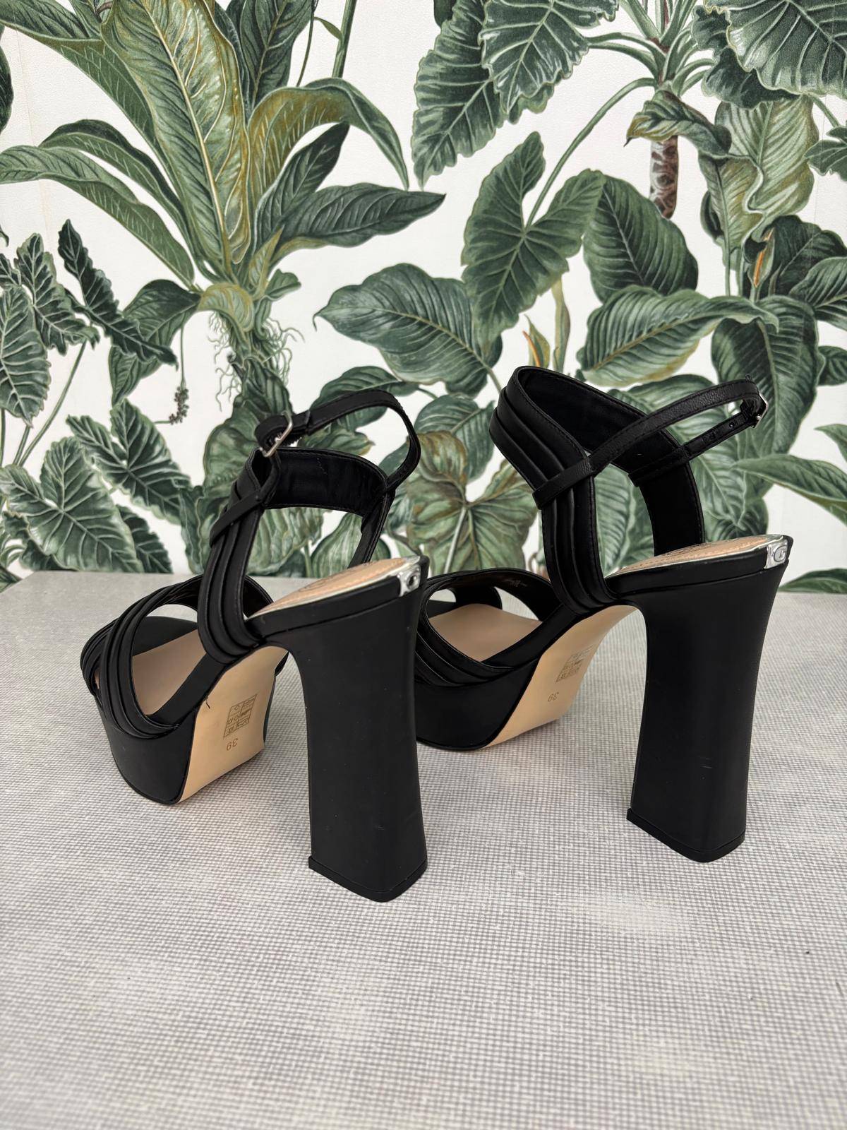 GUESS Schuhe 39 Schwarz