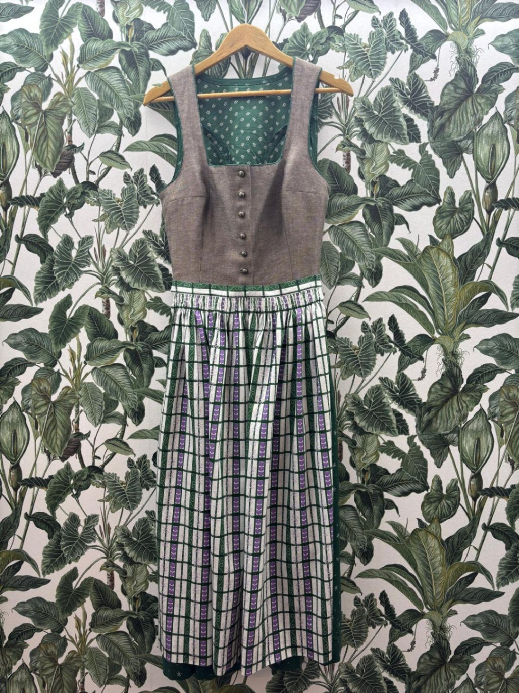 Handmade Dirndl M-L Mehrfarbig, vorwiegend Grau, Lila, Schwarz und Weiß