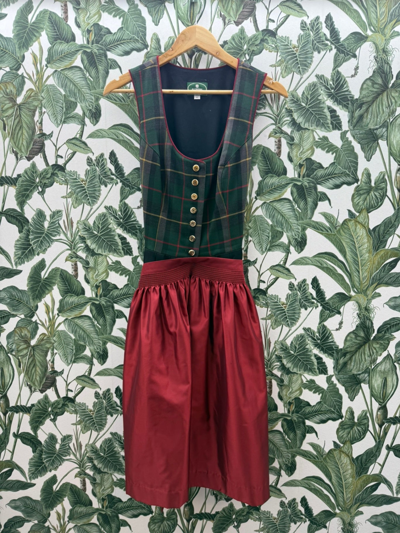 Allwerk Dirndl XL Dunkelgrün, Rot, Grau