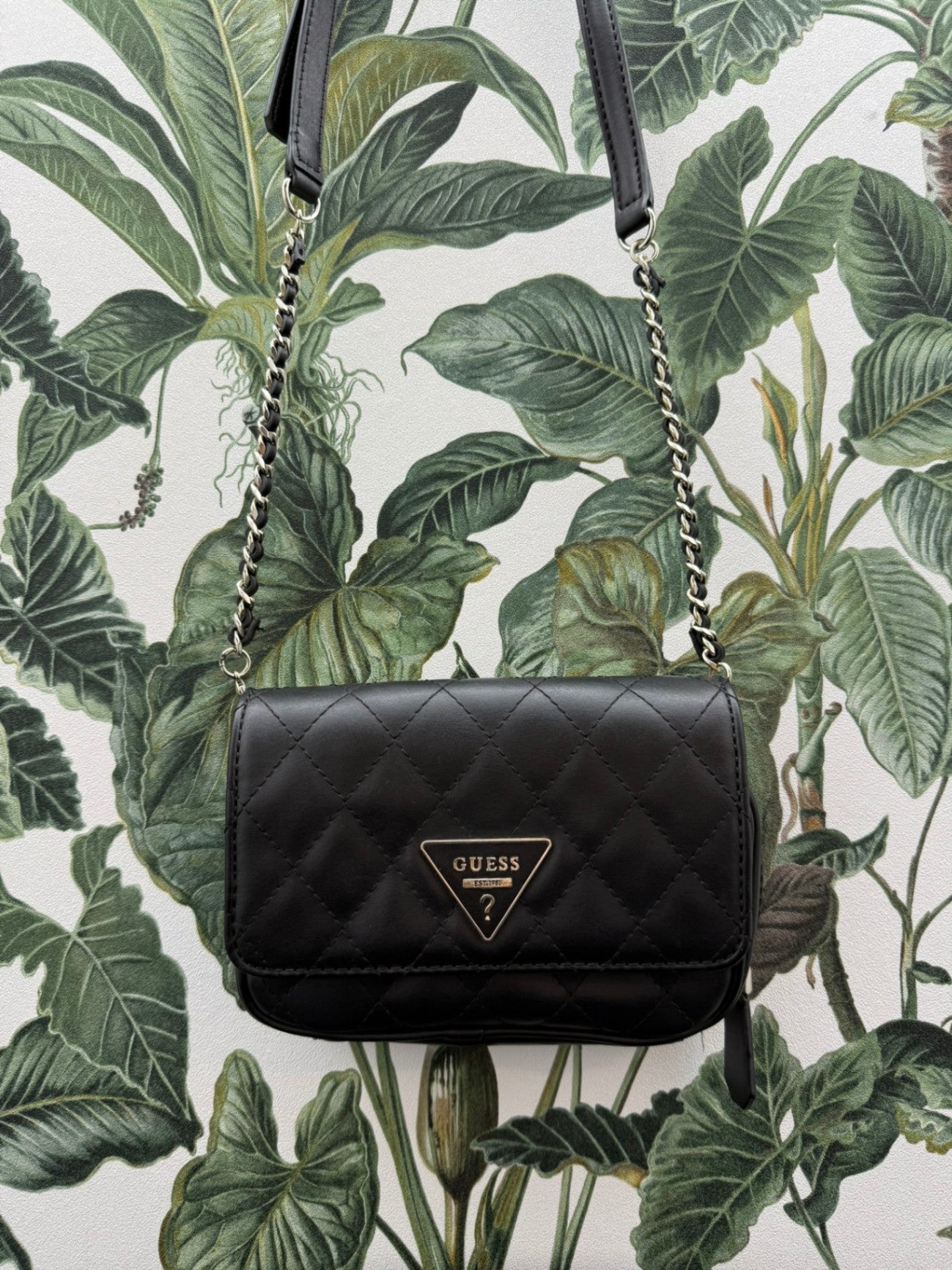 Guess Handtasche mit Gürtelhalterung Schwarz