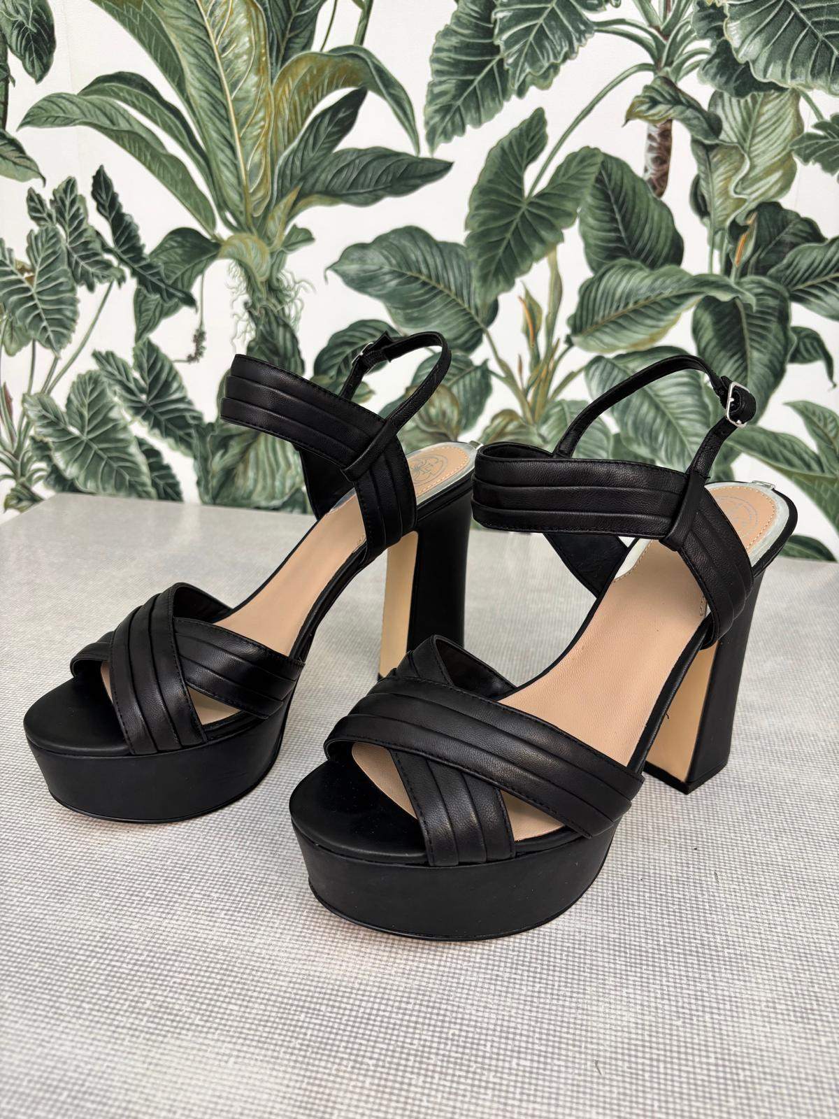 GUESS Schuhe 39 Schwarz