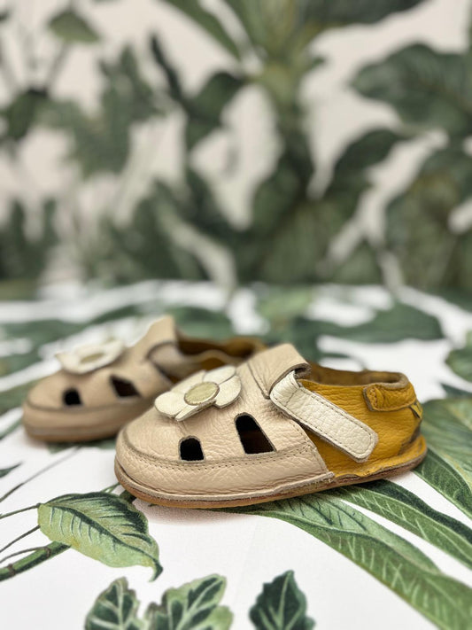 Tikki Schuhe 22 Beige und Gelb
