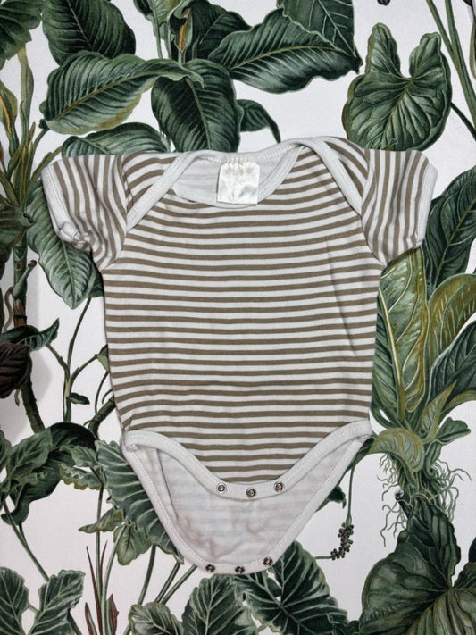 Baby - Body 62-68 Beige mit weißen Streifen