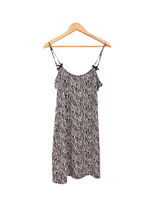 Triumph Nachtkleid L Schwarz und Weiß